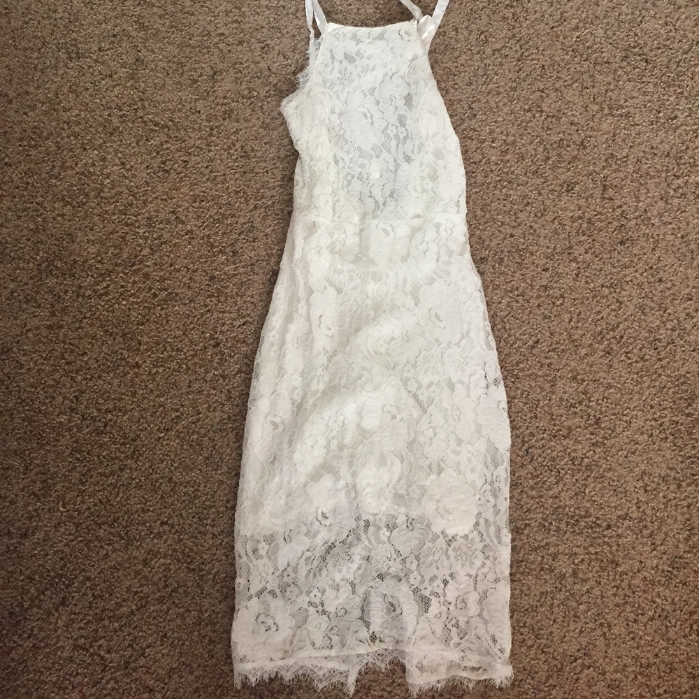 Lulu's fitted white lace dress